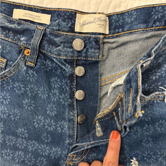 Universal Thread Floral Patterned Jean Shorts - Picture 3 of 5